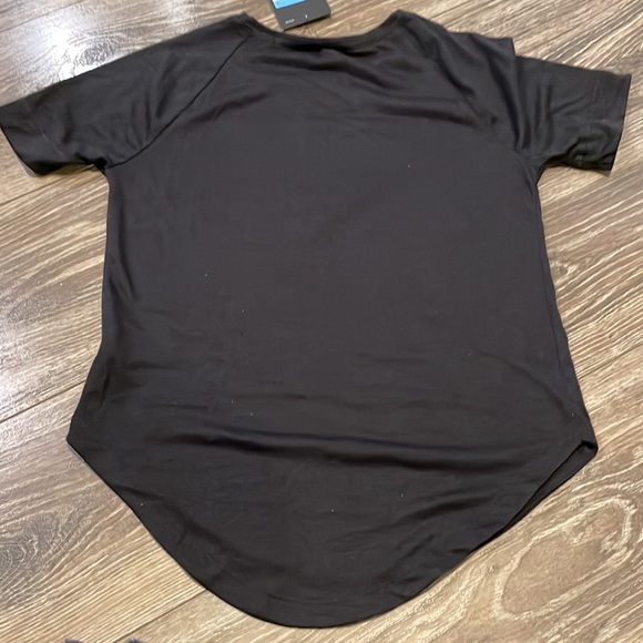 NWT Nike Tshirt - Picture 3 of 4